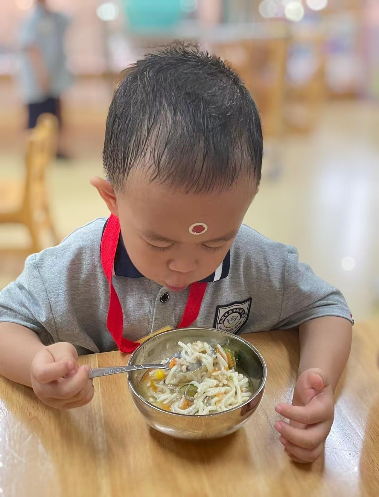20240902新城开学第一天_html_3a60a478.jpg