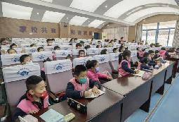 【生活燕幼·年级组动态】燕幼中心园“小学初体验，衔接零距离”——大班社区活动参观小学_html_m5374d2ce.jpg
