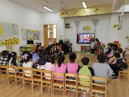 【生活燕幼】燕幼中心园“与星同行，用爱唤醒”——关爱自闭症儿童社区宣传活动_html_m7131e1de.jpg