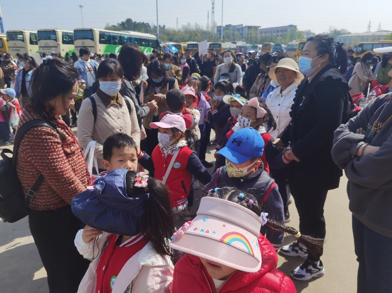 20230407 新城银杏湖春游_html_m114a8053.jpg