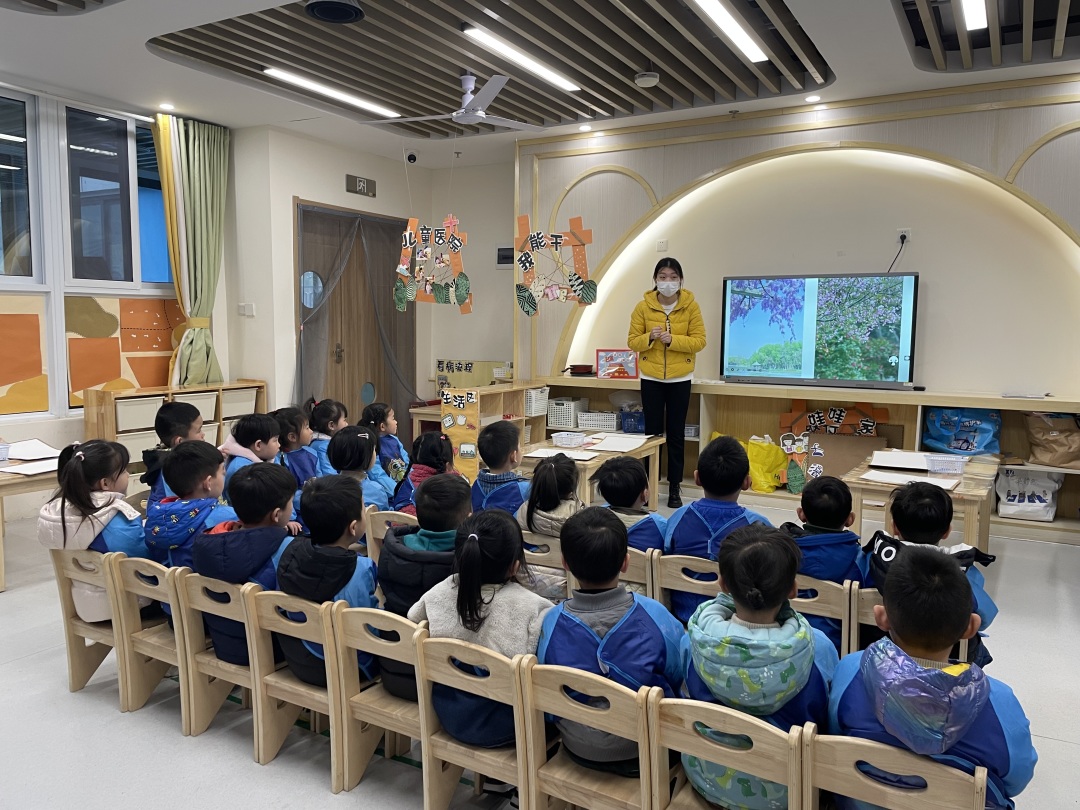 20230324【生活燕幼·教研组动态】燕鸣苑分园：绘色彩之美 研童心之趣——美术教研组集体教学观摩研讨活动_html_406de978.jpg