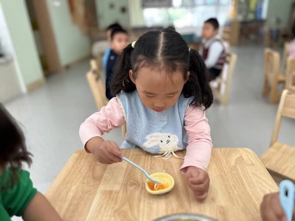 20241023  【生活燕幼&middot;园区动态】“霜降至，柿子红”——舌尖上的节气之霜降_html_m46bed0fe.jpg