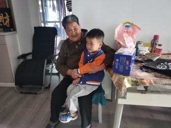 20241010【生活燕幼&middot;园区动态】“九九重阳 童心牵挂”——重阳节活动_html_m380132.jpg