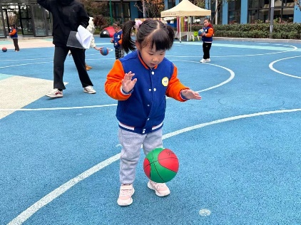 20231129  【生活燕幼·园区动态】“快乐早操，悦动成长”——幼儿早操和体育技能大赛评比_html_m72b93573.jpg