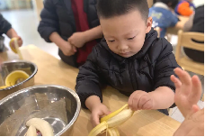 20231115【生活燕幼&middot;园区动态】小小时光，岁岁成长——十一月“小桃子”生日会_html_m63aa1c8c.png