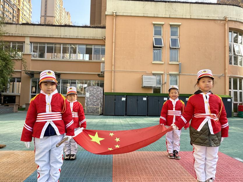 20231127【生活燕幼·园区动态】下庙分园：“小仪式，大情怀”——大二班升旗仪式_html_m4621ffee.jpg