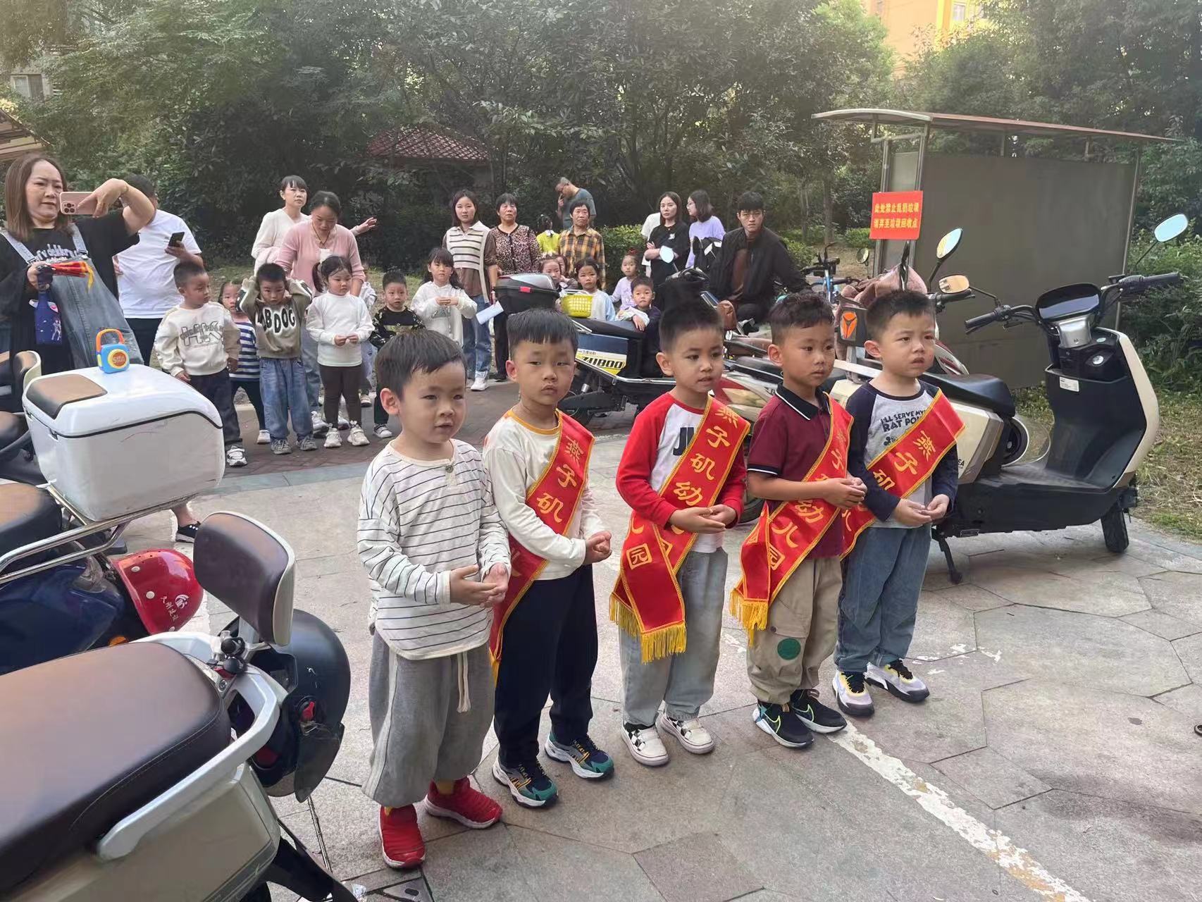 【生活燕幼·园区动态】下庙分园：“童心敬老，爱满重阳”——重阳节活动_html_m56e7b269.jpg