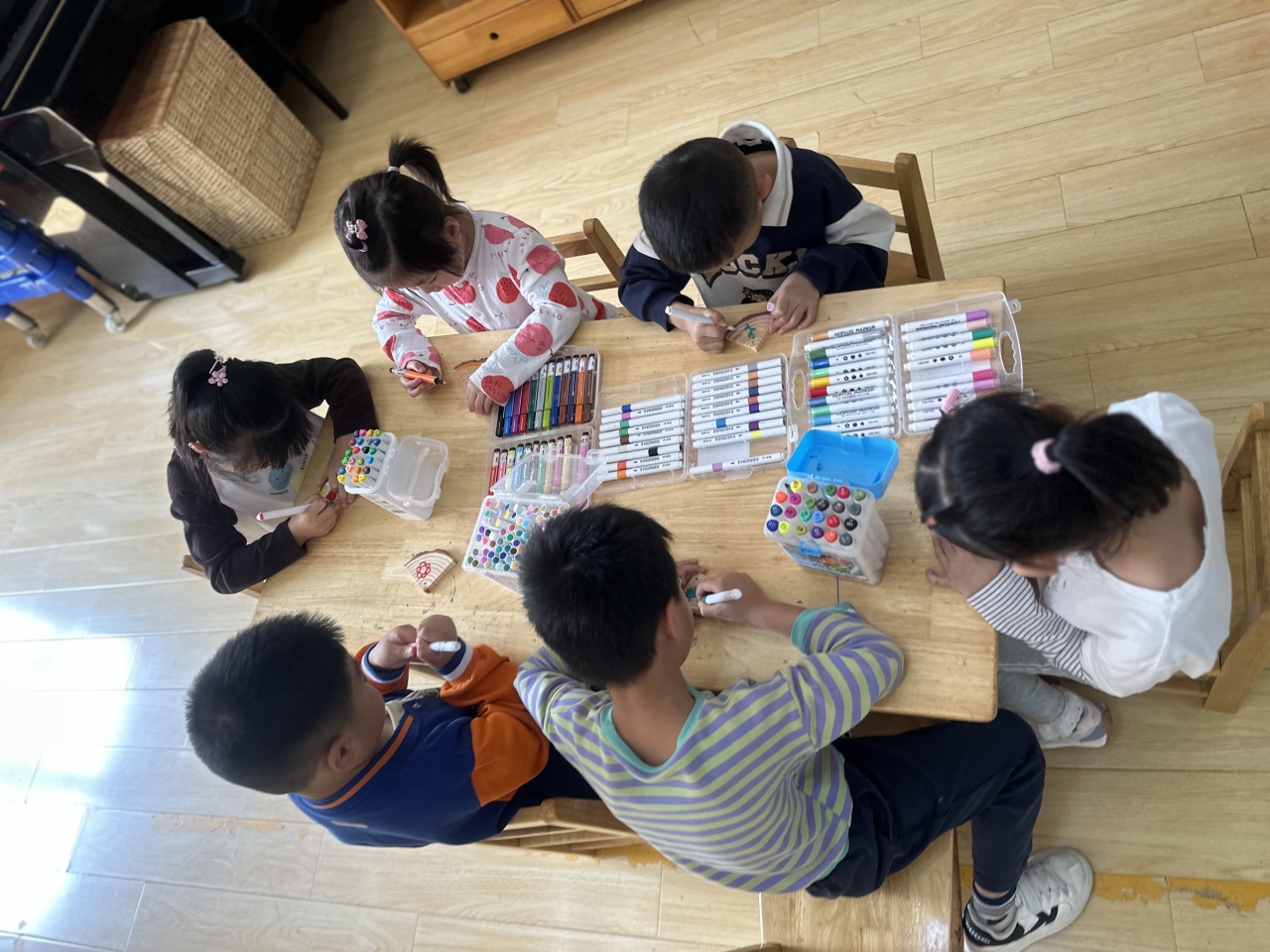 【生活燕幼·园区动态】下庙分园：“童心敬老，爱满重阳”——重阳节活动_html_29f6627f.jpg