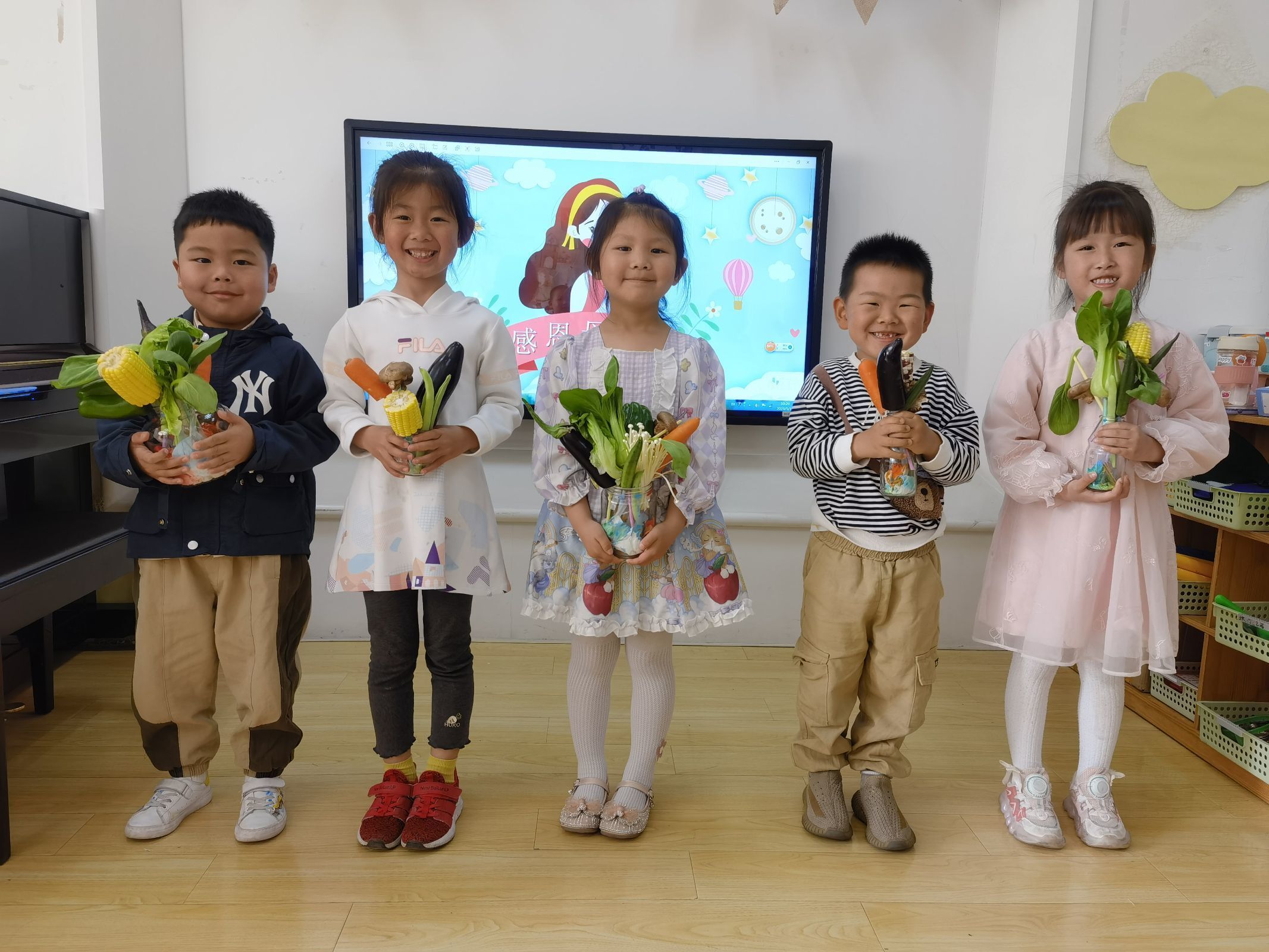20230514【生活燕幼&middot;园区动态】下庙分园：花漾时光，爱意绽放——母亲节活动_html_m644ac725.jpg