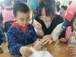 【生活燕幼·年级组动态】燕幼中心园“寄情香囊，感恩母亲”——大班年级组社区活动_html_d1091b3.jpg