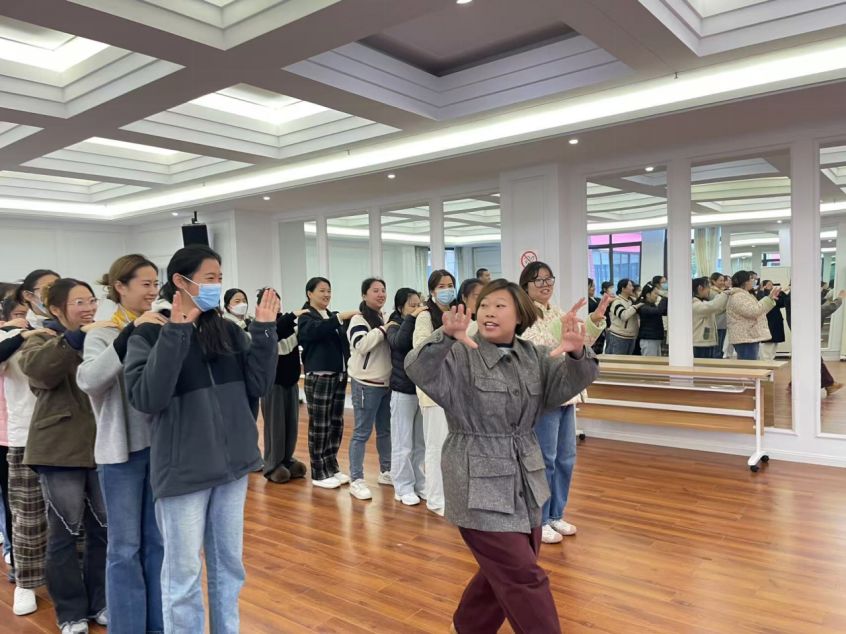20241210【生活燕幼&middot;园区动态】新城分园：“提升交流艺术，获取教育幸福生活”——师德师风专题教研活动doc_html_md35e4d9.png