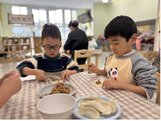 @20241220   【生活燕幼·园区动态】燕鸣苑分园：“温暖过冬至，快乐包饺子”——舌尖上的节气之冬至(2)_html_m786e3992.png