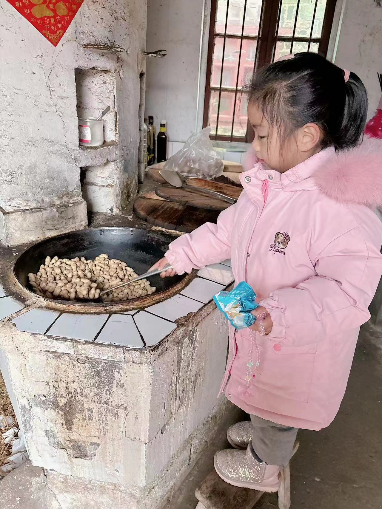 20240219【生活燕幼·园区动态】新城分园：“新年齐动手，劳动乐无穷”——寒假日常生活劳动实践活动_html_m1677a9c5.jpg