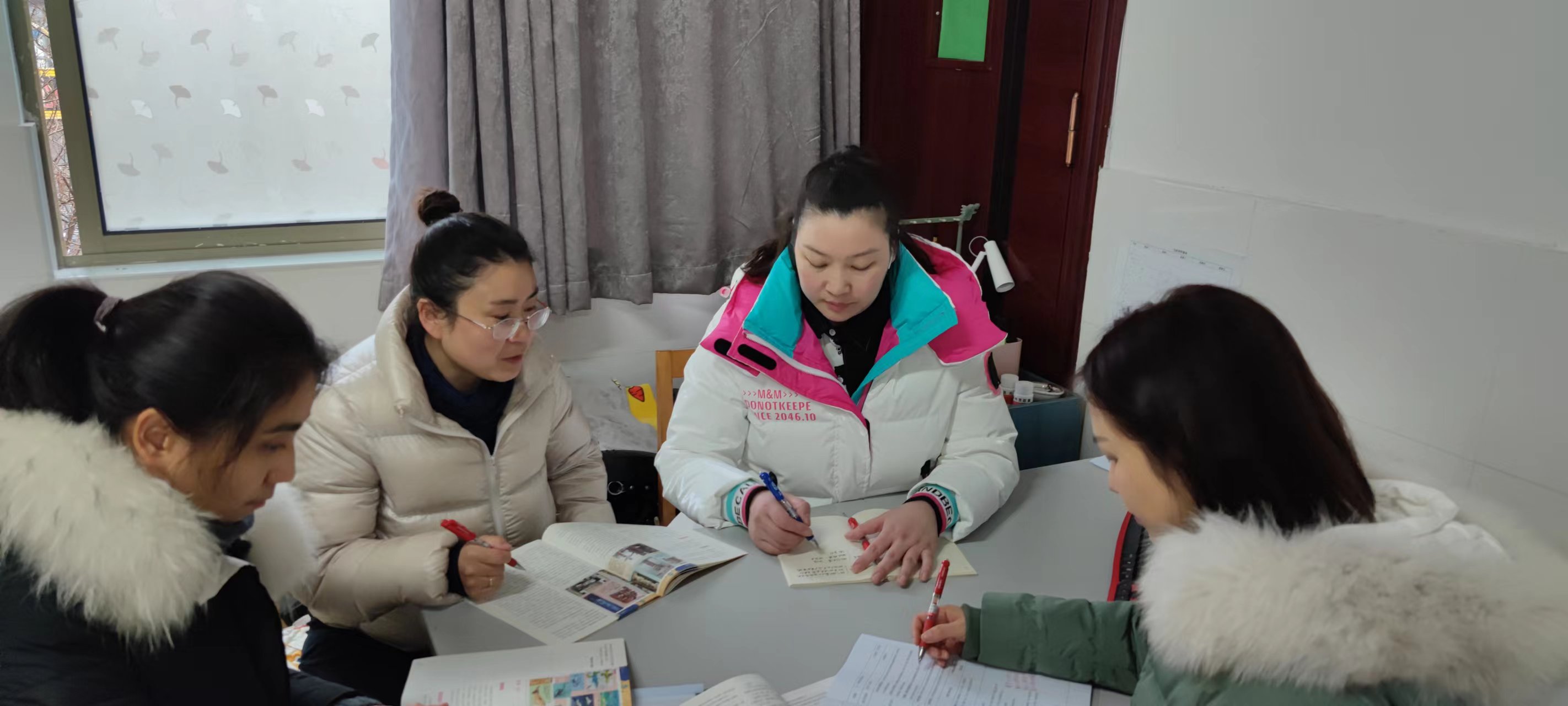 【养正颐小·教学】群策群力，奋勇向前——中电颐和家园小学综合组第二次集体备课_html_m648ce09c.jpg
