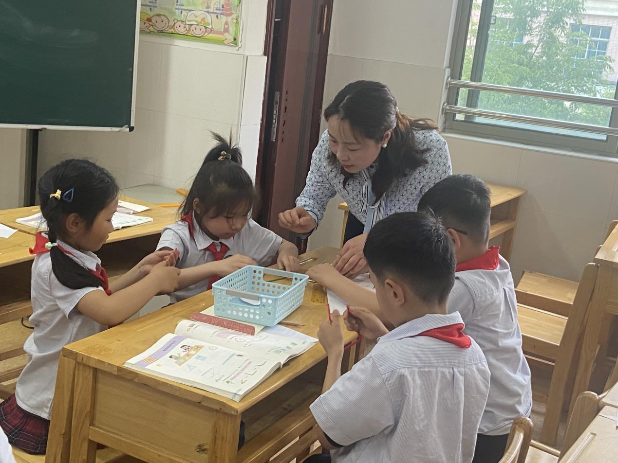 【养正颐小·教学】新课标，新课堂（6）——基于空间观念课例研讨(1)_html_maf306b4.jpg