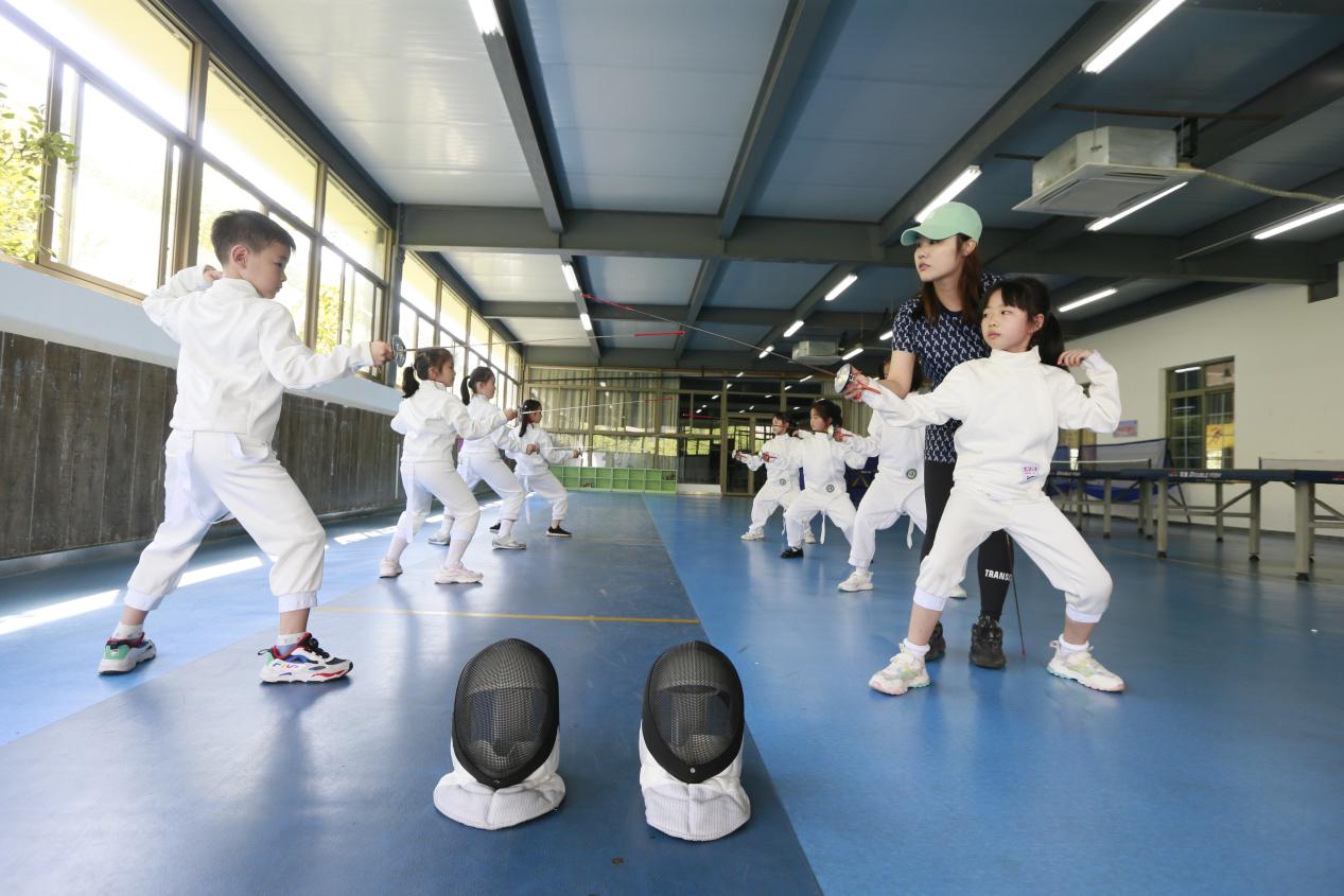 【养正颐小·教学】“击”发潜能 亮“剑”夺耀——记中电颐和家园小学击剑队市级比赛