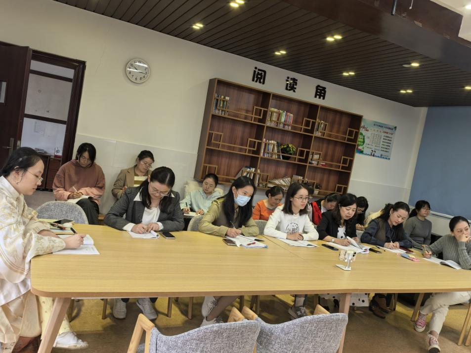 2024.10.17【养正颐小·教学】“动”感数学魅力，“研”启智慧之门——记中电颐和家园小学数学组第四次校本教研活动_html_1c9e736b.jpg