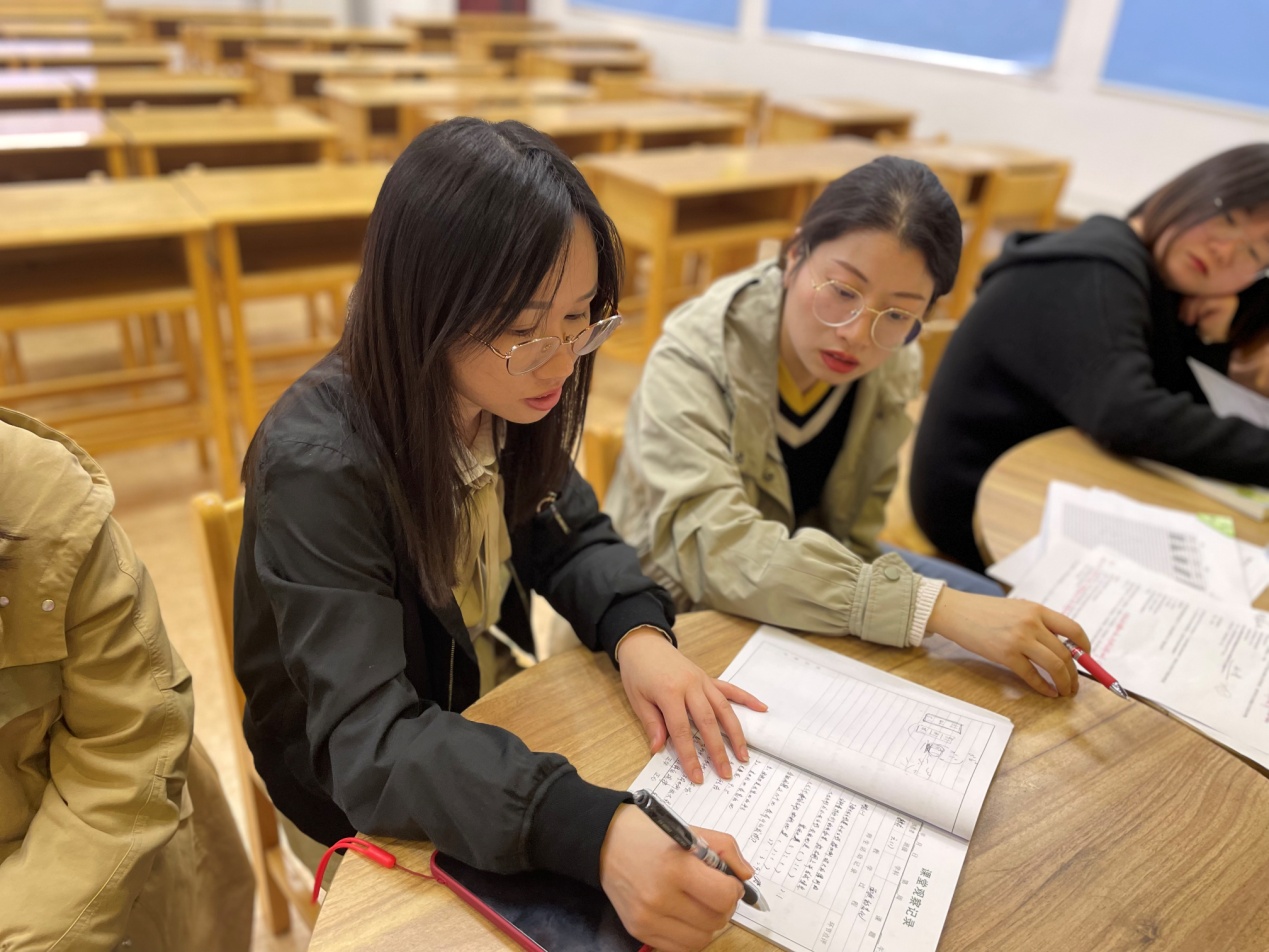 4.13数学课例研讨新闻稿_html_34367b94.jpg