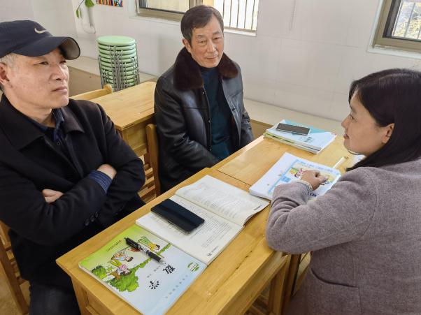 第一次校本研修新闻稿_html_2ff37f44.jpg
