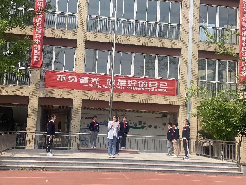 五1中队升旗仪式新闻稿_html_m3b626e0b.jpg