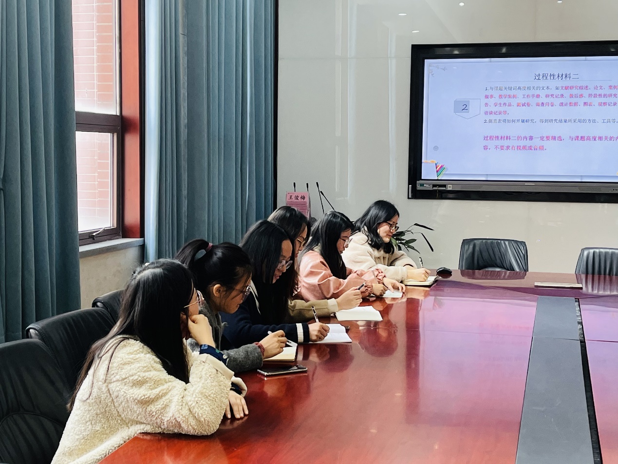 青秀城小学第十一期市区级个人课题推进会_html_m18ca9b22.jpg