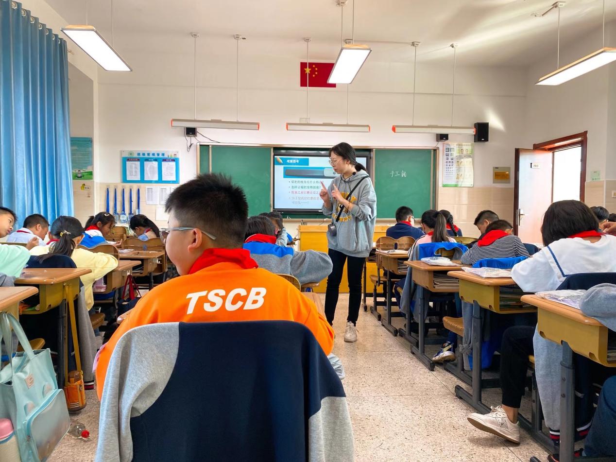 综合学科视导新闻_html_6d1fe3c2.jpg