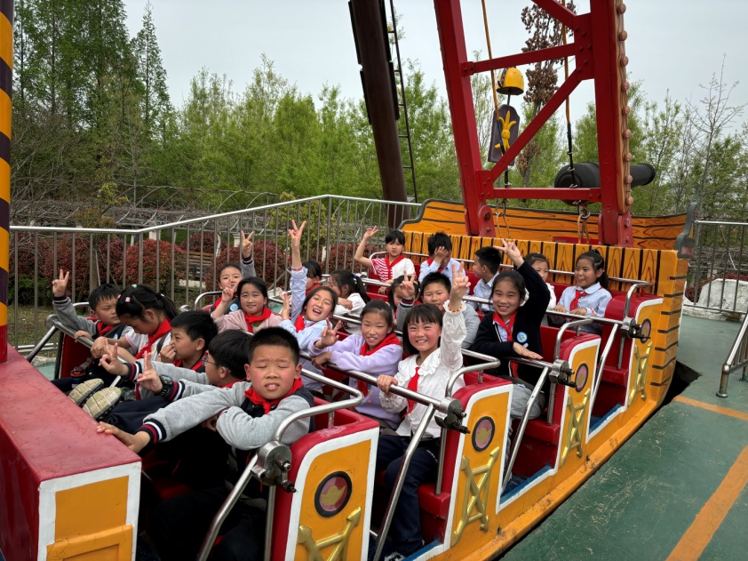 4.11春游新闻_html_4d631992.jpg