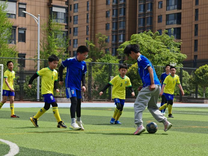 【大爱青秀】拼搏不止，逐梦未来！—南京市青秀城小学第五届“校长杯”足球班级联赛闭幕式暨颁奖仪式圆满举行(1)_html_m149d97db.jpg