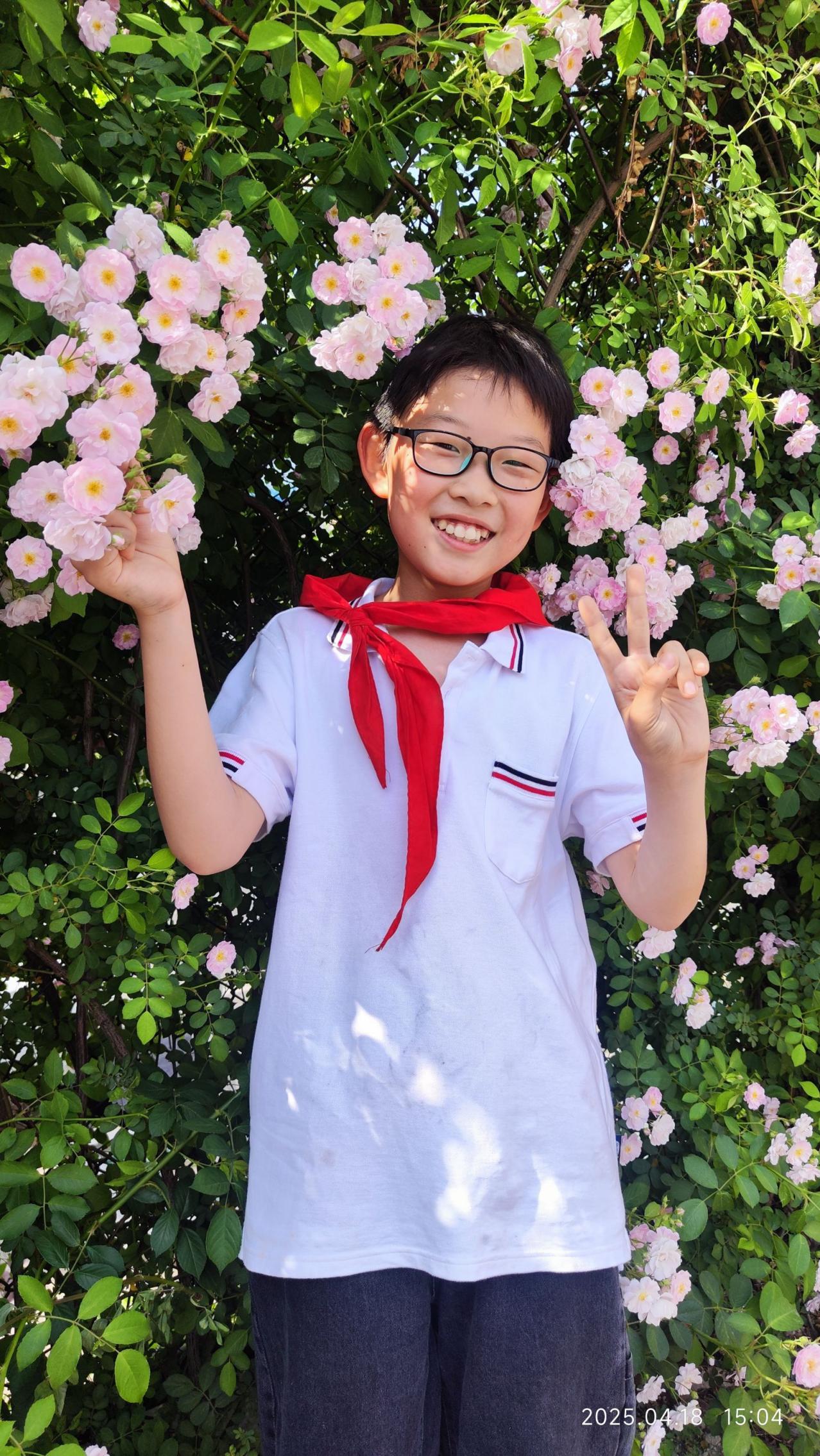 2025.6.23朱婕【大爱青秀&middot;记忆德育】六4比个耶 毕个业_html_268383a9.jpg