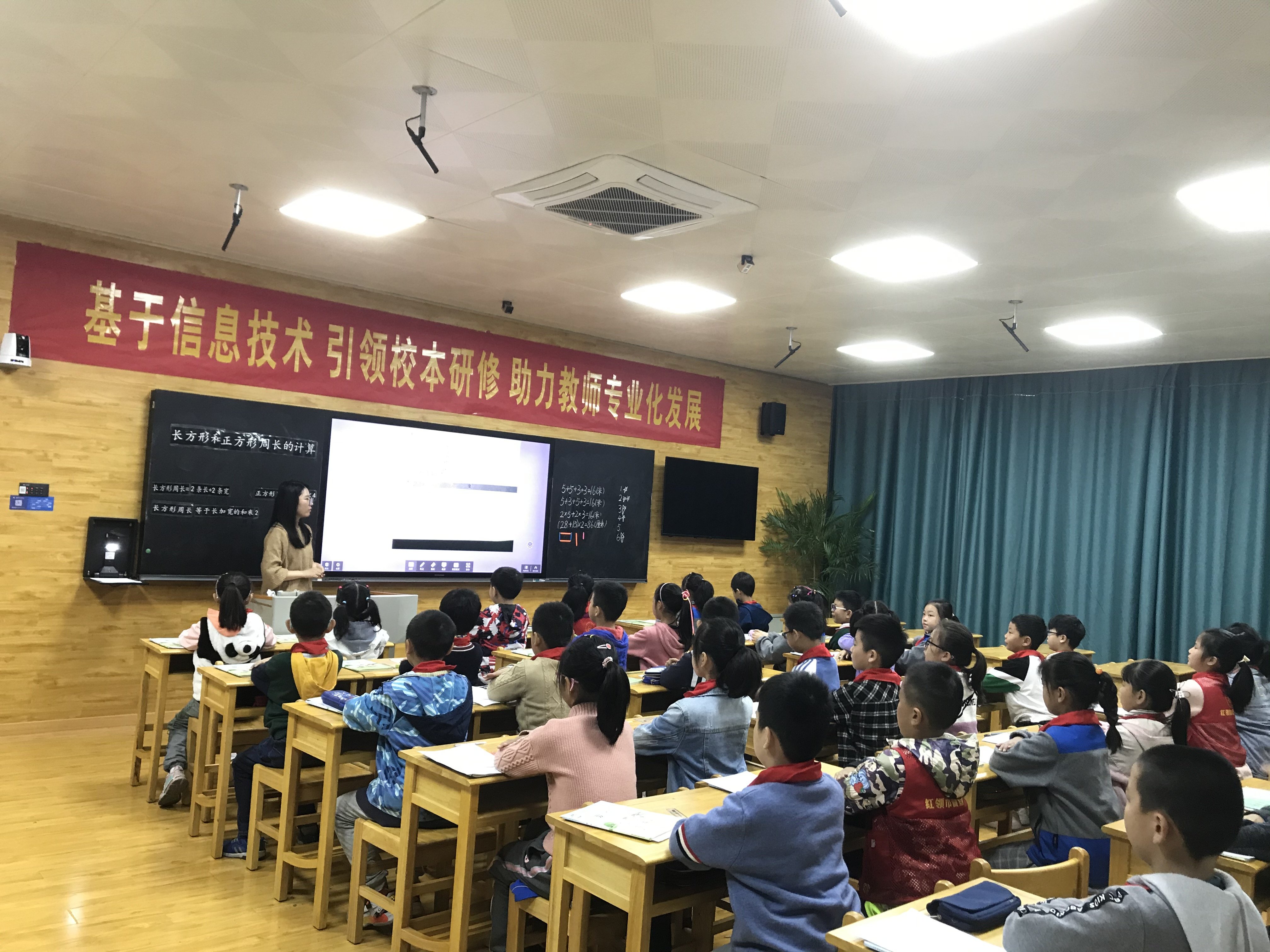 10月26日数学组教研活动新闻稿_html_3dd25bd7.jpg