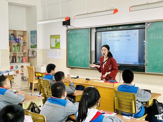 10.26迈皋桥集团校视导新闻稿_html_55bf7f86.jpg