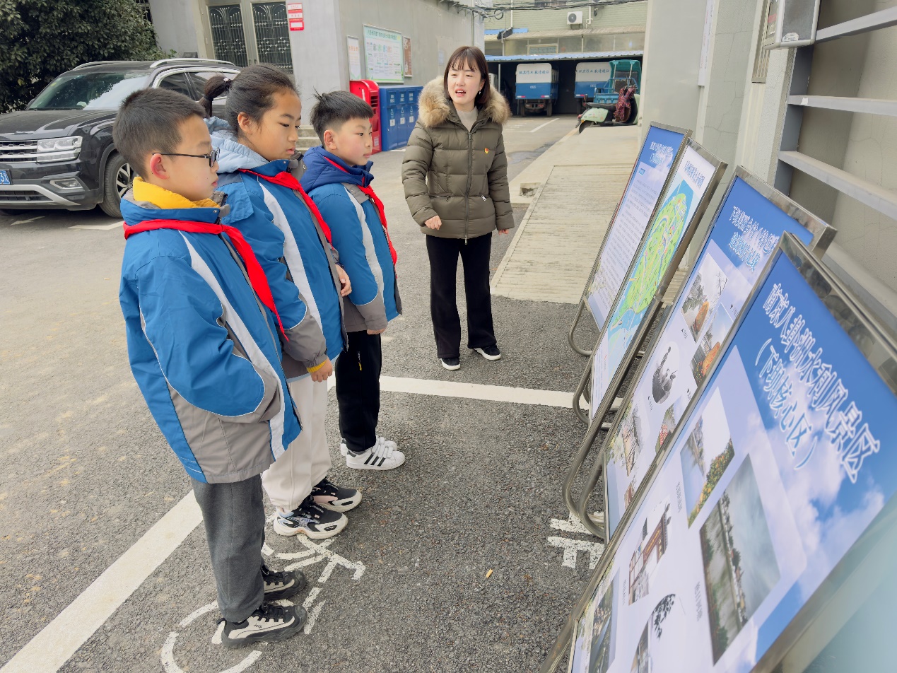 【大爱青秀·少先队】四3雄鹰小队 壮志少年不忘初心——美丽乡村建设,构建伟大成就_html_1da06c52.jpg