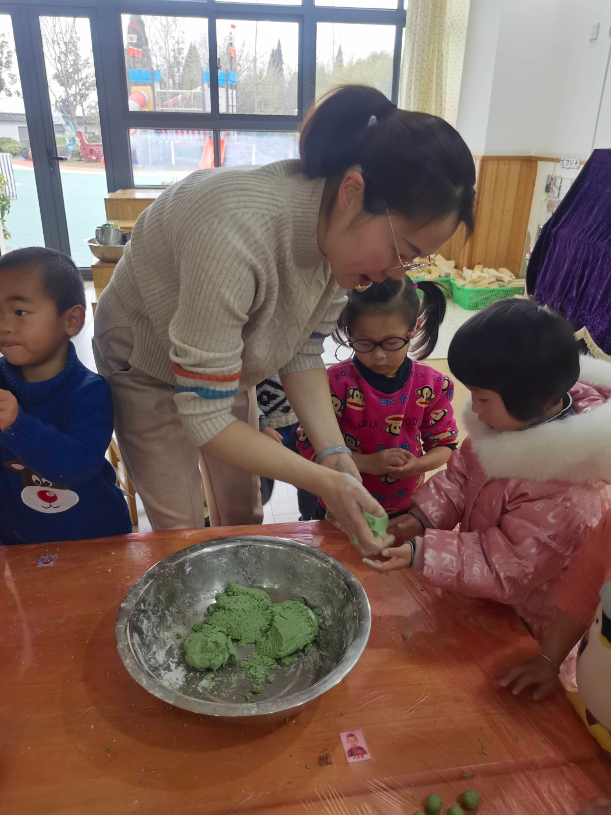 【乐活龙幼·党建】坚守初心，为爱前行——记龙潭幼儿园刘伟老师先进事迹