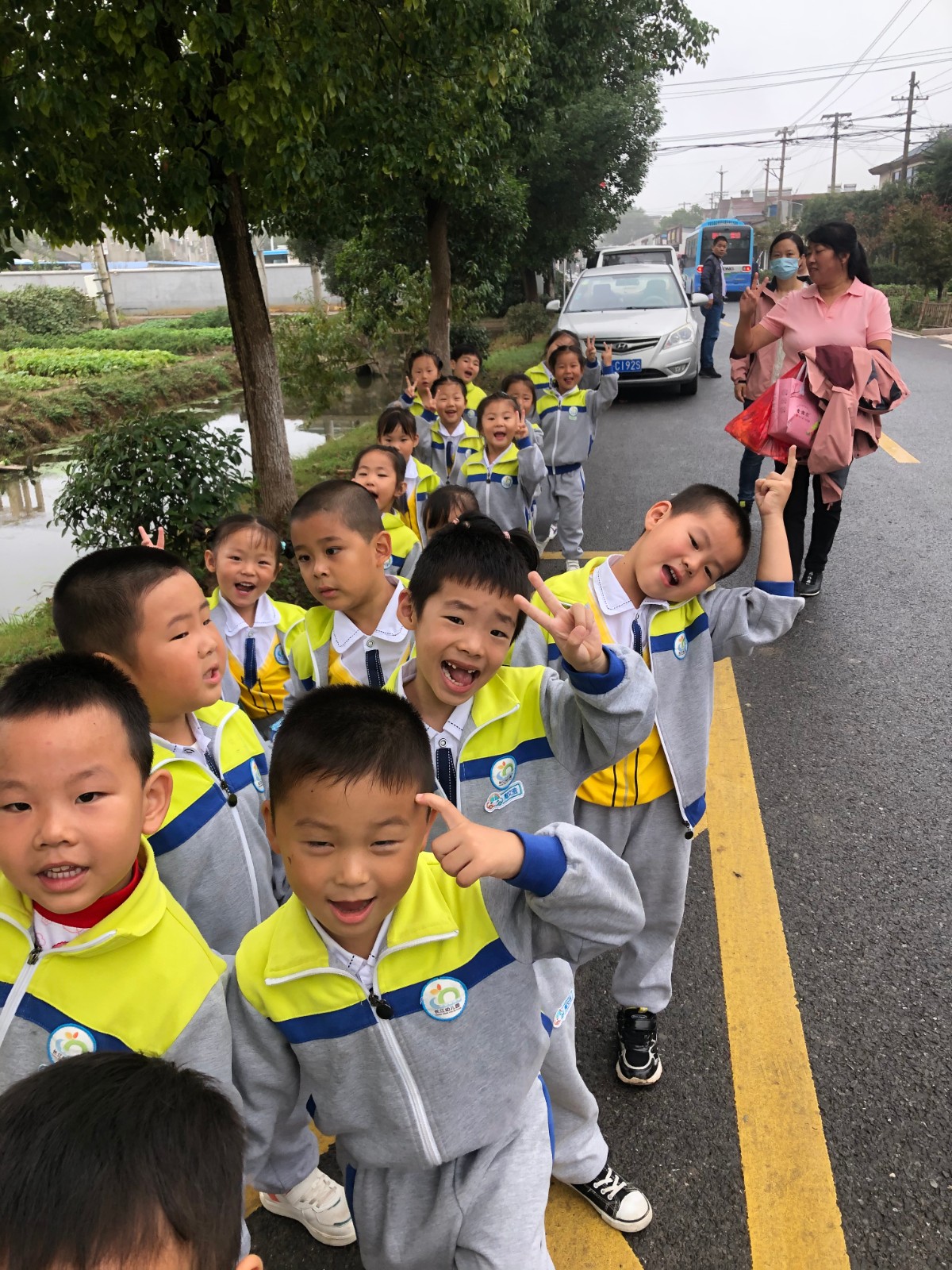 【乐活龙幼】九九重阳节，浓浓敬老情——记龙潭幼儿园长江分园重阳节活动
