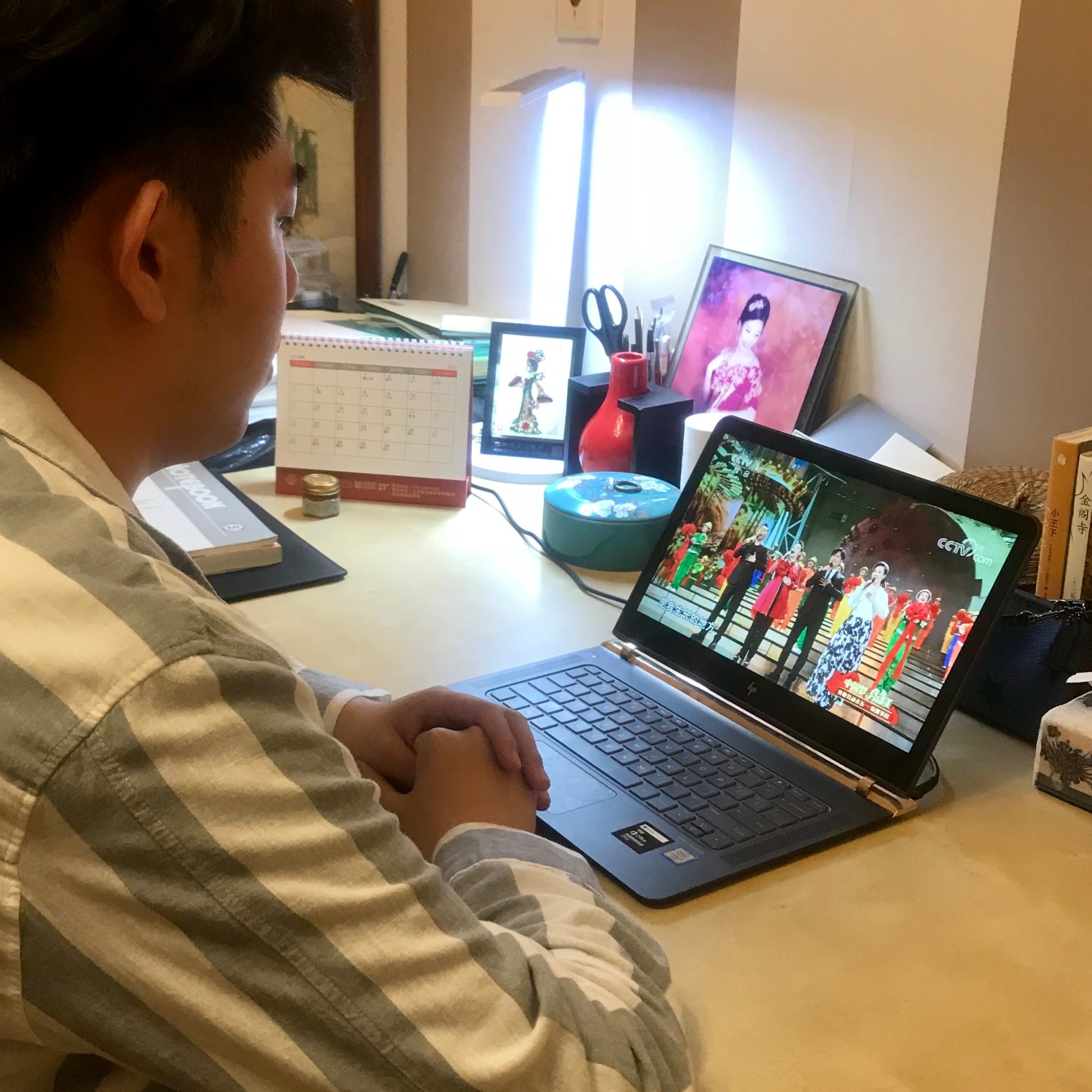 【乐活龙幼·工会活动】劳动最光荣 ——记龙岸二园教职工观看“中国梦·劳动美”特别节目