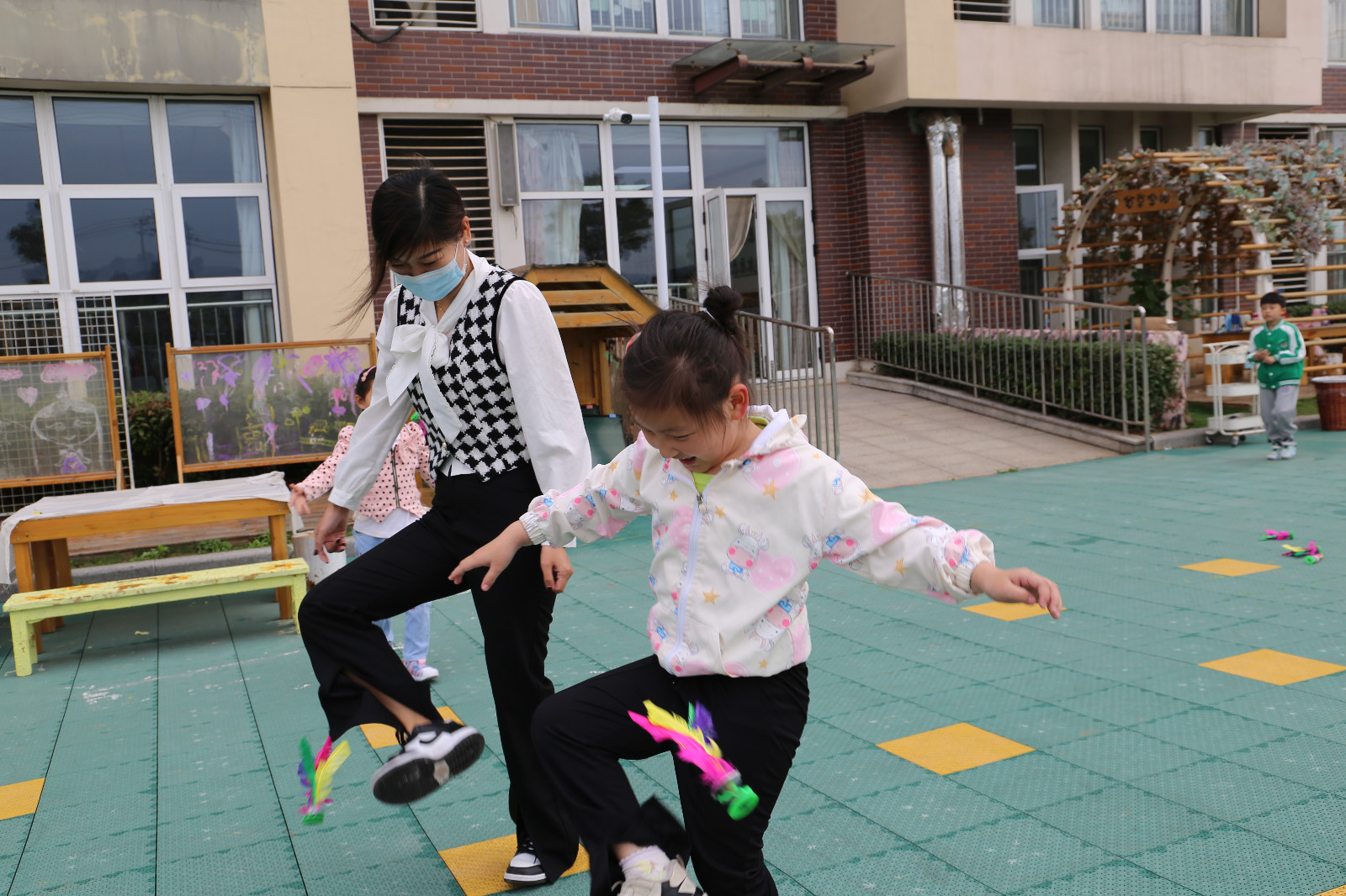 【乐活龙幼】“伴”日相见 “育”见美好——龙潭幼儿园龙岸二园家长开放周活动