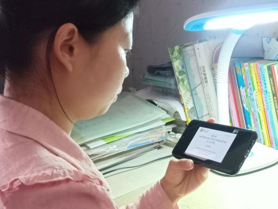 如何帮助孩子学会情绪调节和压力管理_html_m6553edc4.jpg