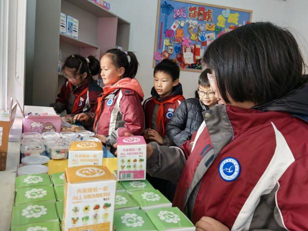 20241230南湾营小学12月份童心驿站兑换活动报道_html_m7a1f6935.jpg