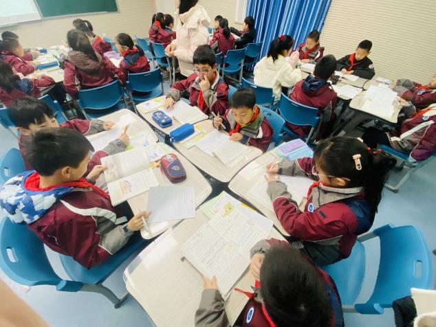 磨课研讨共进步  专家引领明方向——记栖霞区语文教研员陈瑶老师莅临指导_html_1def56e2.jpg