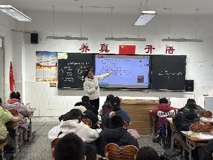 20240305六年级数学组循环听课活动报道_html_m669d10f9.jpg