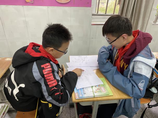 20210401李嘉靓六年级循环听课报道_html_6ee7a463.jpg