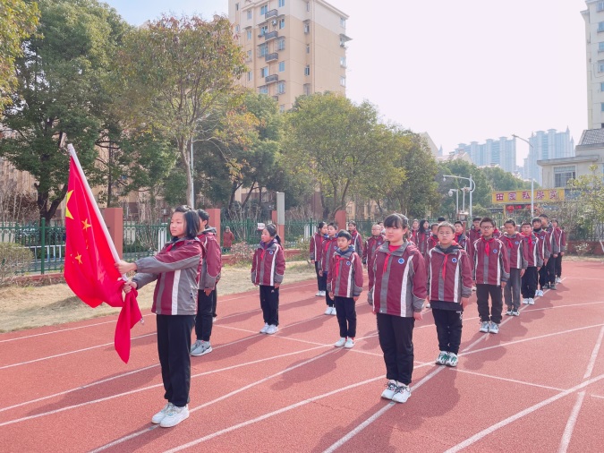 六4班升旗仪式通讯稿_html_58028940.jpg