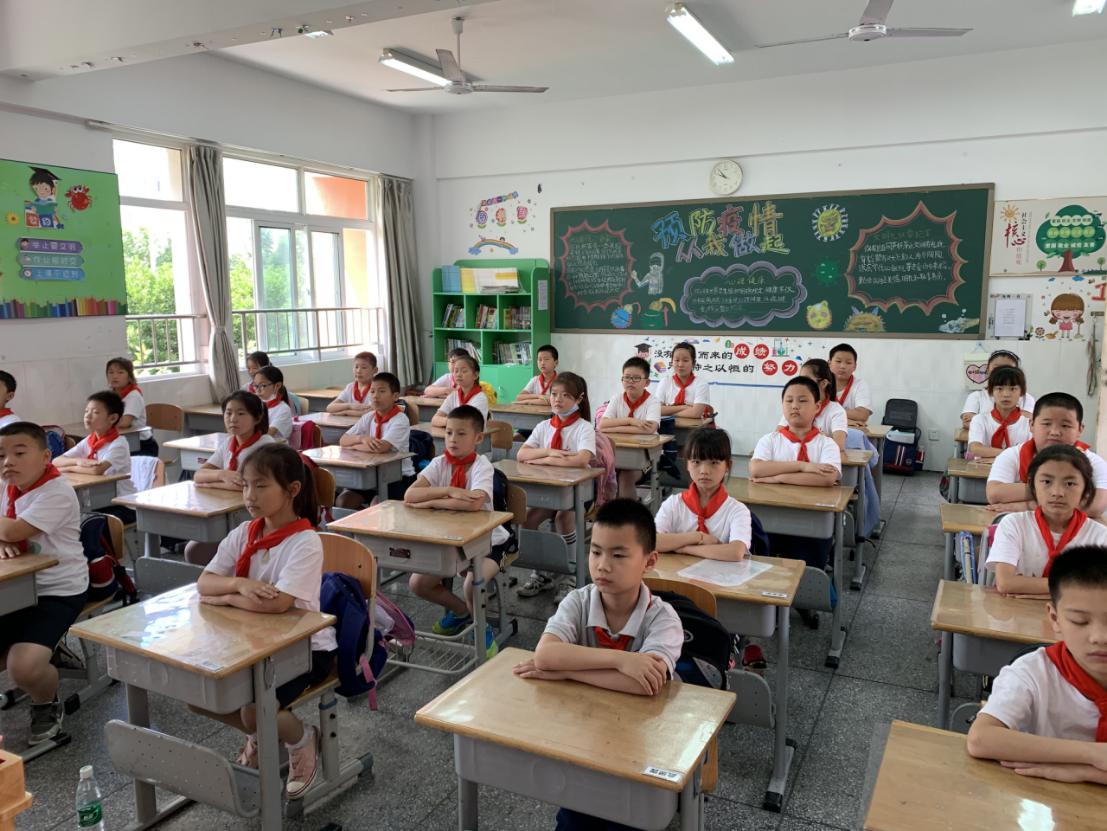 南湾营小学2019-1020第2学期第8周升旗仪式_html_m49f4939b.jpg