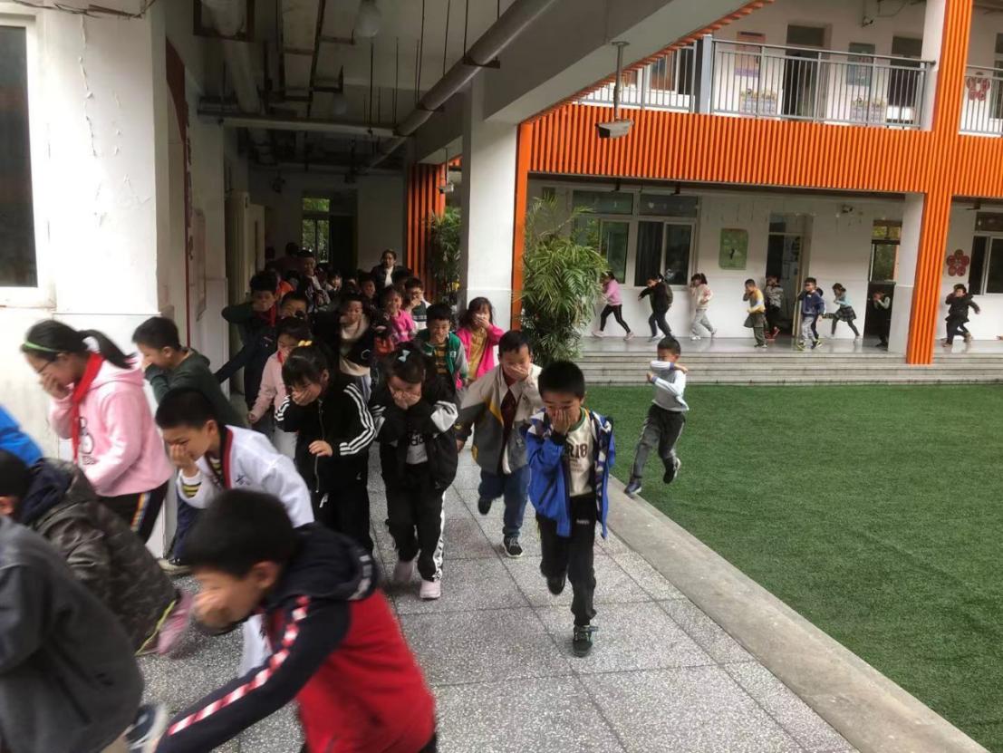 2020.04.23南湾营小学4月份消防演练_html_m267ed82d.jpg