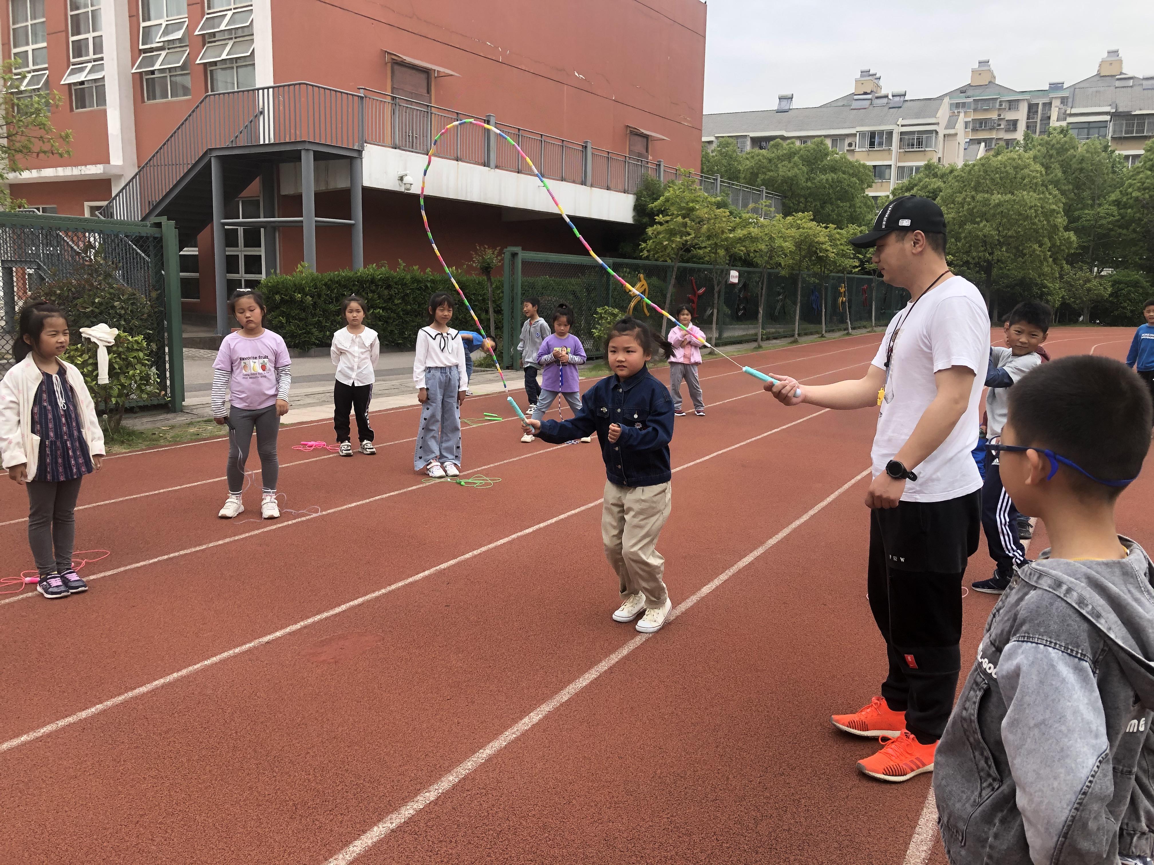 20210508体育组校本研修报道_html_m6f72a0ef.jpg