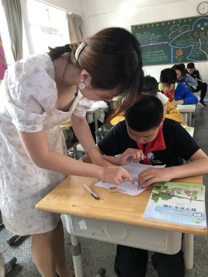 20210508李嘉靓六年级循环听课报道_html_m3049af42.jpg