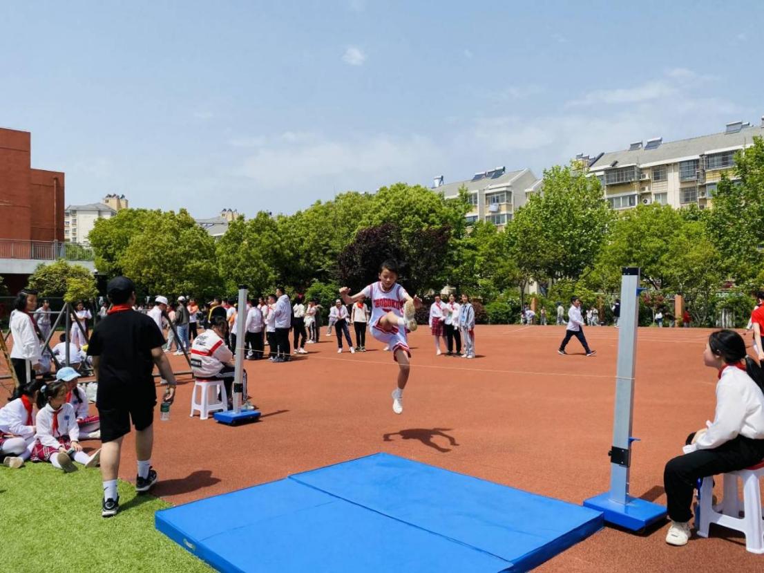 悦动童心，乐享童年2021南湾营小学春季运动会新闻稿_html_m195b6950.jpg