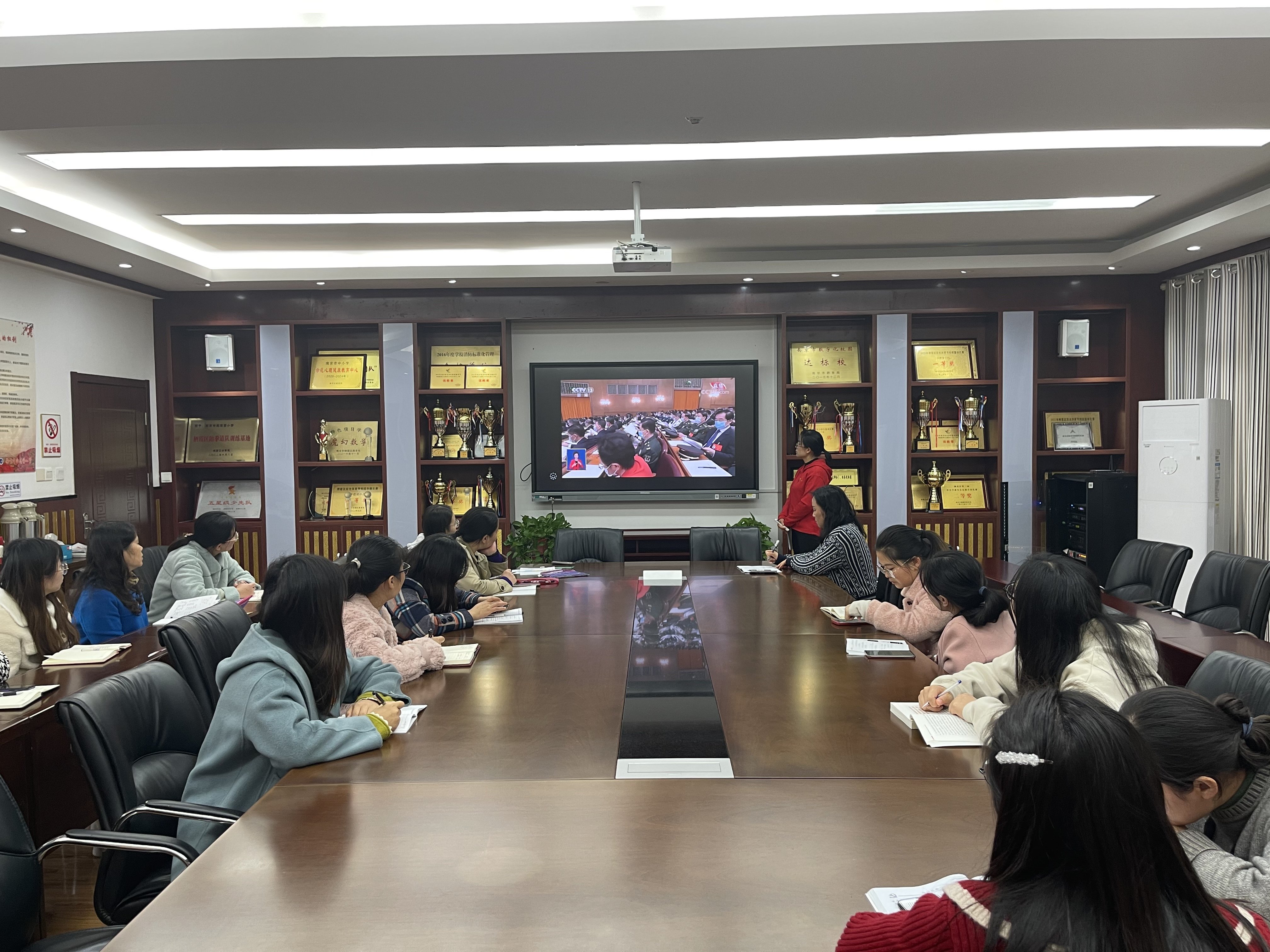 20221123南湾营小学全体党员教师会议通讯稿_html_m346882e.jpg
