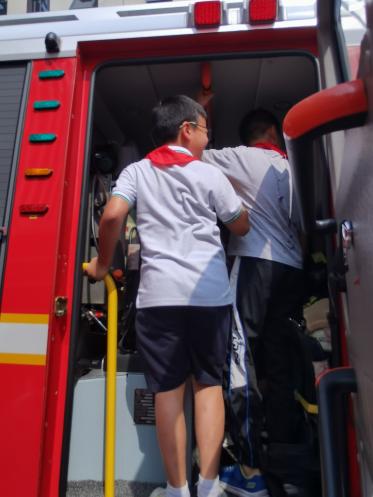 20230819走进消防站 致敬“火焰蓝  ——南湾营小学”红领巾假日小队“暑期活动（4）_html_m6199812e.jpg