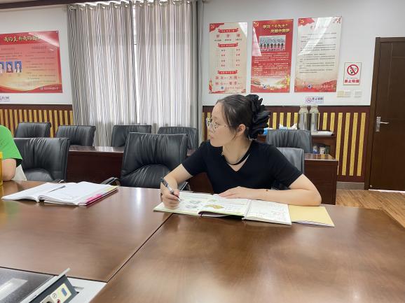 20230908王莉君英语组集体备课报道_html_69928ff6.jpg